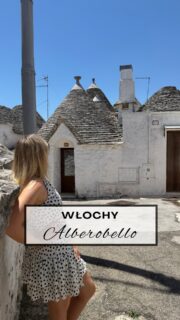 Kilka dobrych lat temu pierwszy raz byłam w Puglii i odwiedziłam Alberobello. Była to tylko jednodniowa wycieczka, ale zakochałam się w tym miejscu od pierwszego wejrzenia! Pomyślałam sobie wtedy: ale czadowo byłoby spędzić chociaż jedną noc w takim trullo! ❤️

No i proszę bardzo! Po kilku latach wracam i to jeszcze na włoskie wesele. Udało mi się spełnić moje małe włoskie marzenie. ✨

Trulli to charakterystyczne kamienne domki z Puglii, które są symbolem Alberobello i zostały wpisane na listę światowego dziedzictwa UNESCO.

Byliście kiedyś w Alberobello? A może komuś z Was udało się już spać w takim trullo? 🇮🇹 
 
 
 
 
 
 
 
 
#alberobello #włochy #trullo #pioremprzezswiat #blogpodrozniczy 
 
 
 
 
 Trulli w Alberobello | nocleg w trullo | Puglia Włochy